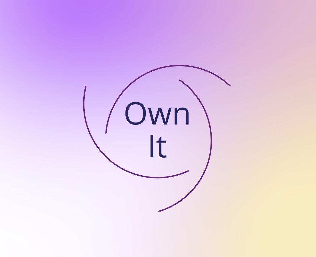 De tekst 'Own It' in het midden van een abstracte paarse cirkelvormige lijn op een paarse tot gele gradient achtergrond.