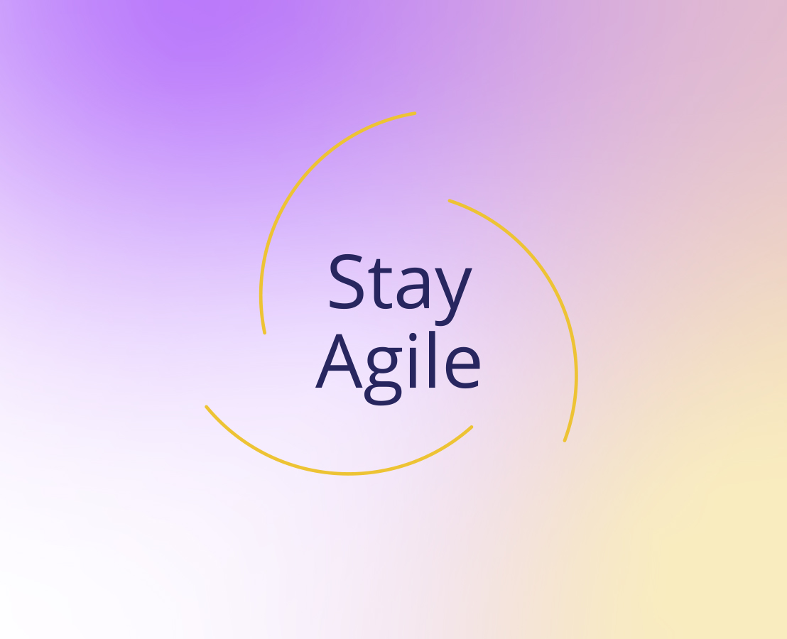 De tekst ‘Stay agile' in het midden van een abstracte paarse cirkelvormige lijn op een paarse tot gele gradient achtergrond.