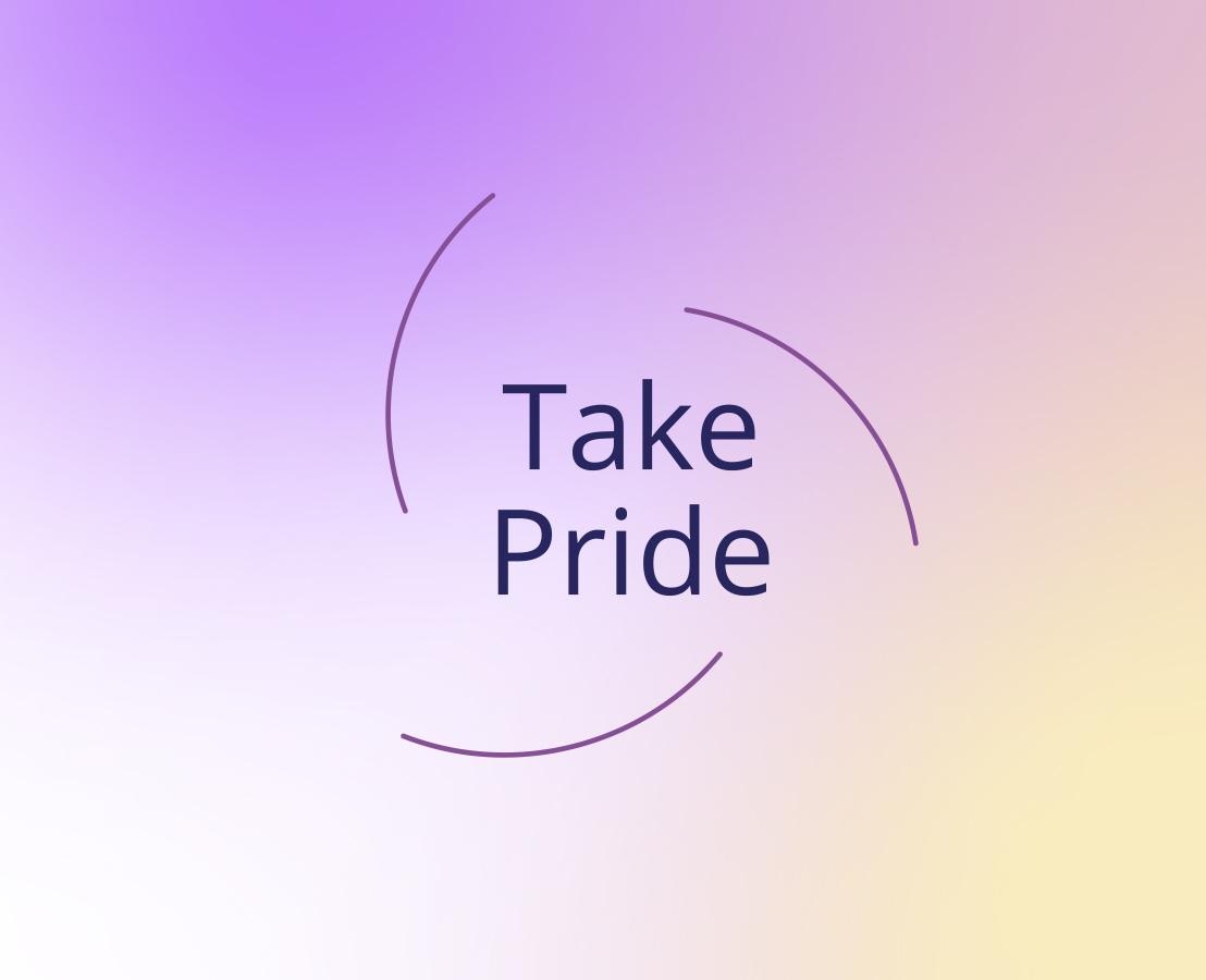 Le texte ‘Take Pride’ au centre d'une ligne circulaire abstraite violette sur un fond dégradé du violet au jaune.